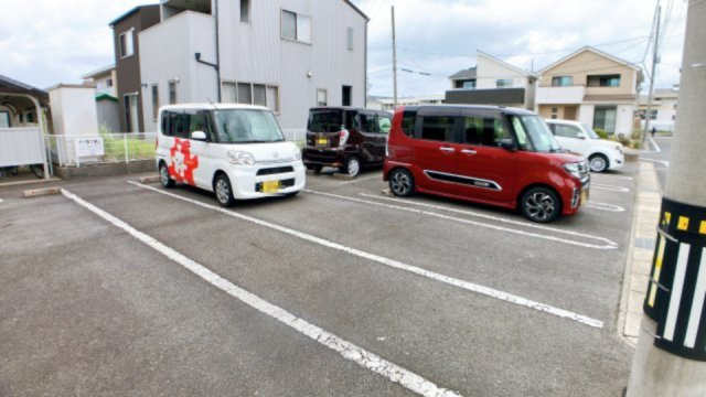 トールスターの駐車場