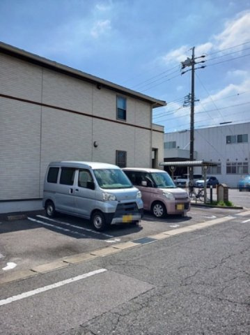 メゾン　カクエールの駐車場