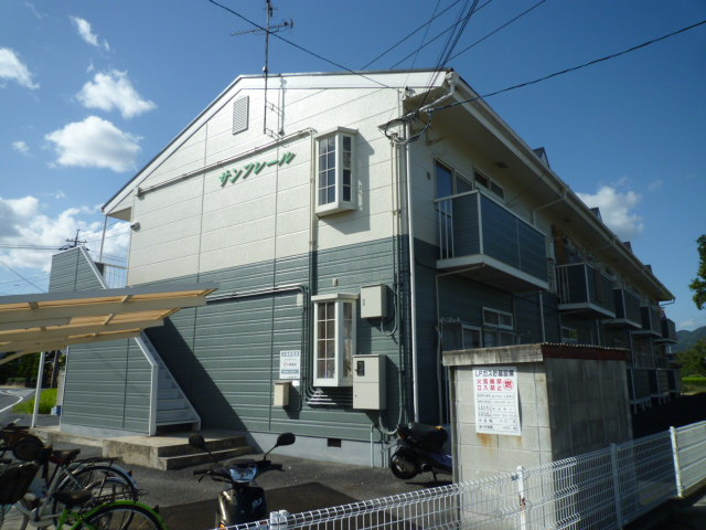 総社市井手のアパートの外観