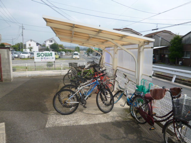 総社市井手のアパートのその他共用部分|自転車置き場