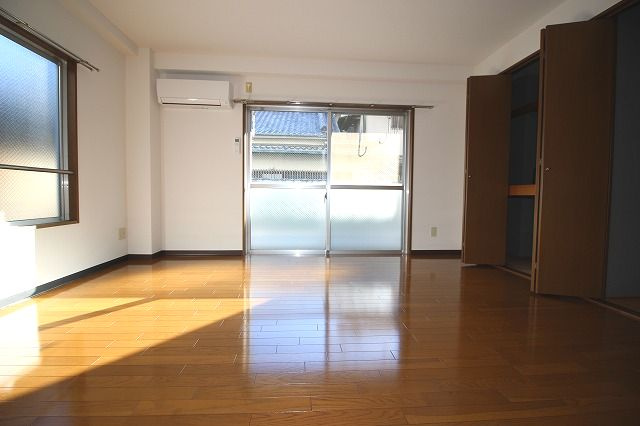 アルカサール・アンの洋室|スタンダードな洋室です
※間取り反転の場合あり