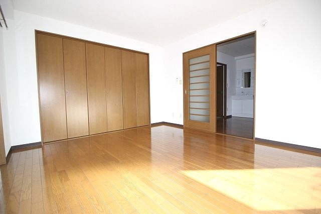 アルカサール・アンの洋室|ゆったりした洋室です
※間取り反転の場合あり