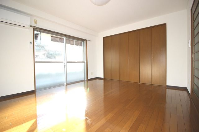 アルカサール・アンの洋室|個人の部屋や寝室として使える洋室です
※間取り反転の場合あり