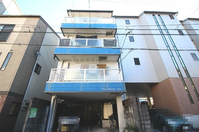 アルカサール・アンのエントランス|落ち着いたエントランスです