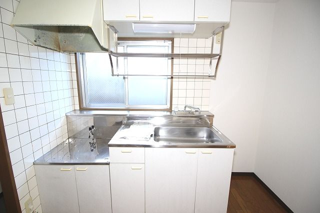 アルカサール・アンのキッチン|コンパクトなキッチンで掃除もラクラク
※間取り反転の場合あり