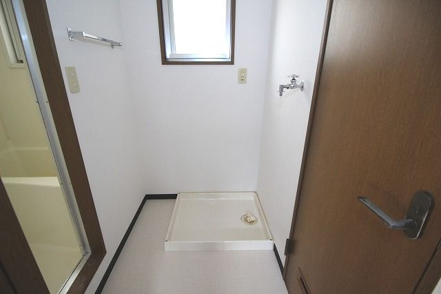 アルカサール・アンの洗面所|ゆったりとスペースのある洗面所
※間取り反転の場合あり