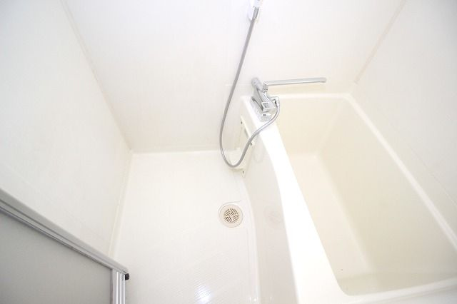 アルカサール・アンの浴室|日々の暮らしに欠かせないお風呂です
※間取り反転の場合あり