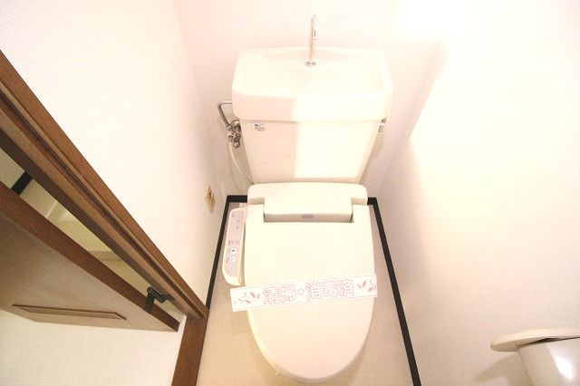 アルカサール・アンのトイレ|コンパクトで使いやすいトイレです
※間取り反転の場合あり