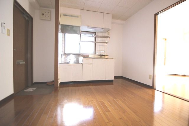 アルカサール・アンの居間・リビング|こちらのリビングで趣味の時間をお楽しみください
※間取り反転の場合あり