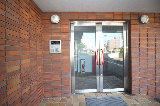 カーサ地球33番地のエントランス|毎日通るエントランスはこのようになっています