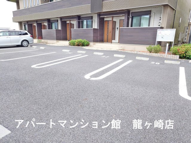 ベラカーサ　プリモの駐車場
