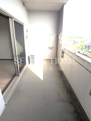 【バルコニー】 | ハートヒルズ井田 | 開放的で明るい空間を演出してくれるバルコニーです