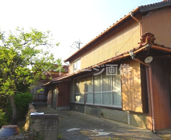 肥前町杉野浦売家の外観
