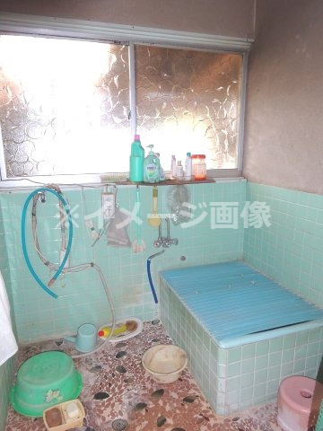 肥前町杉野浦売家の浴室