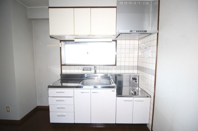 ルミネハイツのキッチン|コンパクトなキッチンで掃除もラクラク