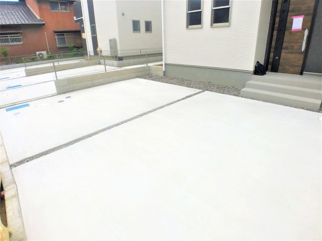 リーブルファイン有楽町の駐車場