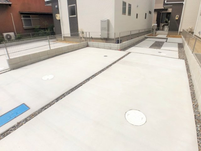 リーブルファイン有楽町の駐車場
