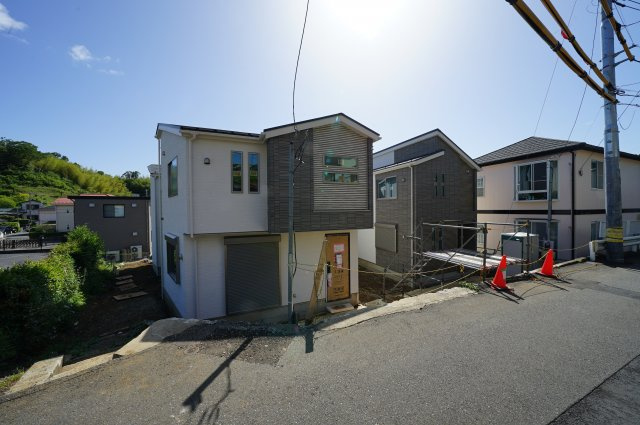 東戸塚駅バス5分の好立地、通勤・通学にも便利♪ＬＤＫ１６．１帖の４ＬＤＫ。保土ヶ谷区今井町　全３棟新築戸建ての外観