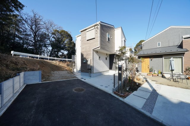 近隣にはこども自然公園があり、緑豊かな住環境！ＬＤＫ１８．６帖の４ＬＤＫ♪保土ヶ谷区今井町　全４棟新築戸建ての前面道路含む現地写真