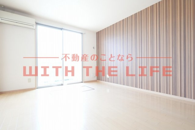 ルネス荒木五番館【キャッシュバック対象物件】の居間・リビング|ゆったり過ごせるリビングです