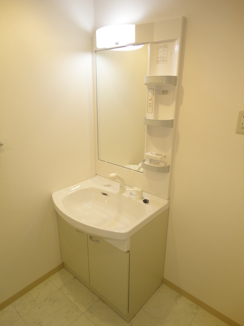 ルネス荒木五番館【キャッシュバック対象物件】の独立洗面台