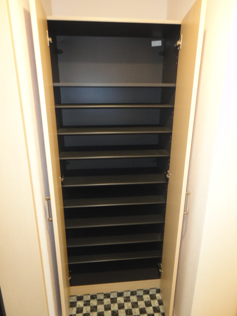 ルネス荒木五番館【キャッシュバック対象物件】の玄関