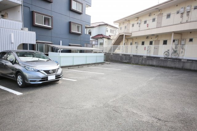 クインハイツの駐車場