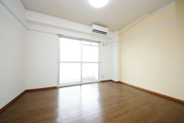 クインハイツの居間・リビング