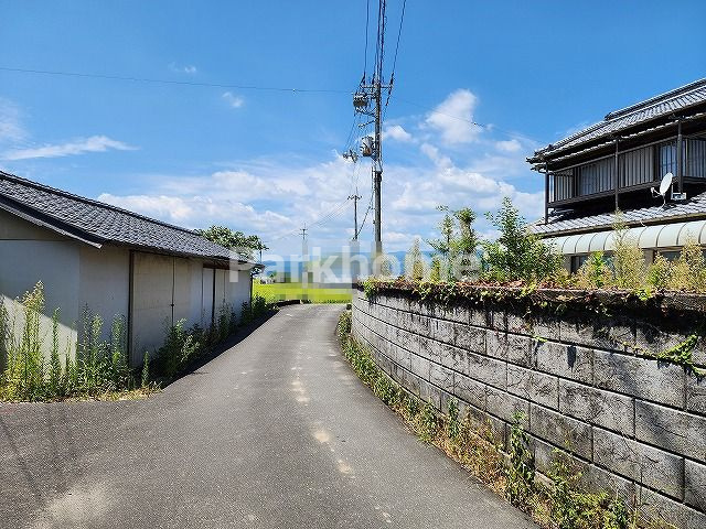 南国市堀ノ内の前面道路含む現地写真
