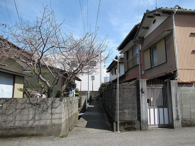 土佐市高岡甲　の前面道路含む現地写真