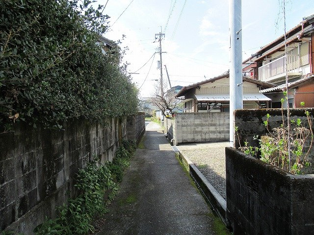 土佐市高岡甲　の前面道路含む現地写真