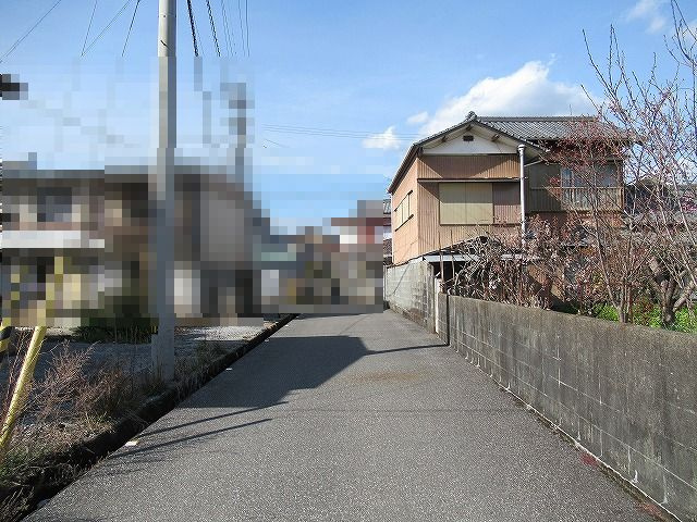 土佐市高岡甲　の前面道路含む現地写真