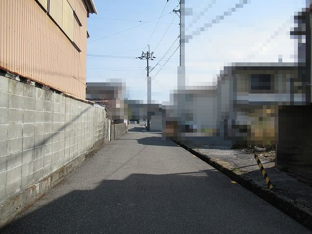 土佐市高岡甲　の前面道路含む現地写真