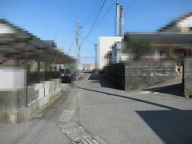 土佐市高岡甲　の前面道路含む現地写真