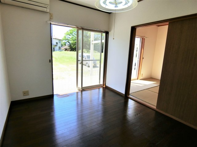 斉藤ハイツの洋室