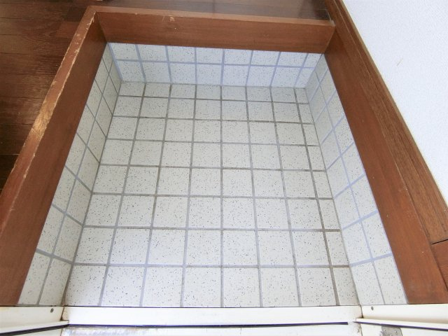 斉藤ハイツの玄関