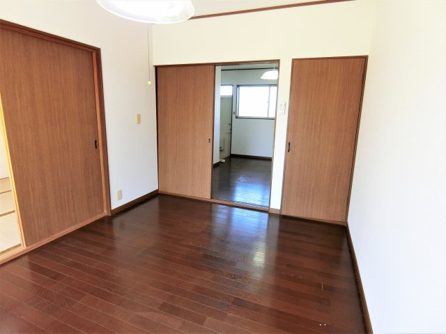 斉藤ハイツの洋室