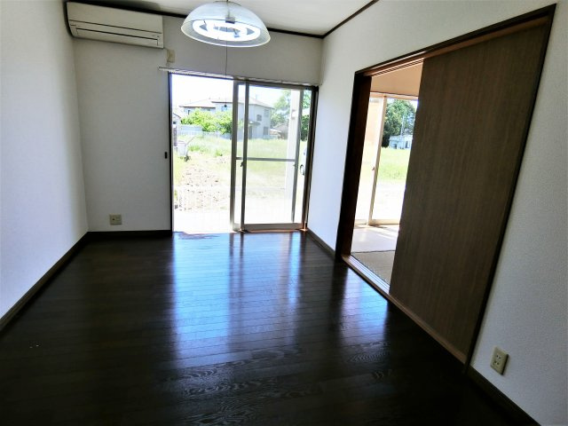 斉藤ハイツの洋室