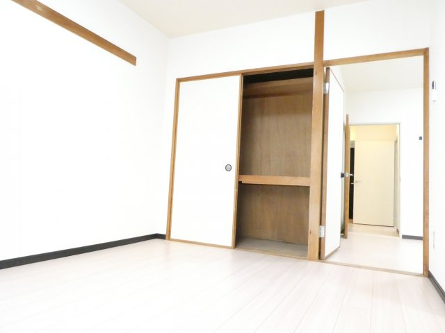 セルアーモ春日部の収納|南側の洋室の収納です