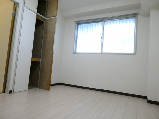 セルアーモ春日部の寝室|廊下側の洋室です