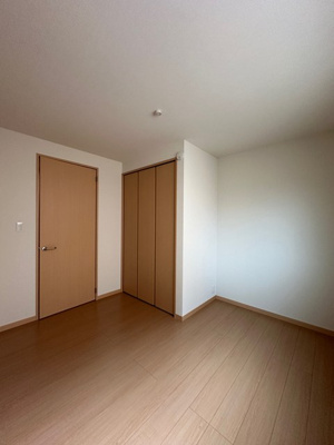 【子供部屋】 | ジェミニB | 洋室5.3帖☆こちらのお部屋にもクローゼットがあります♪お洋服の多い方も安心の収納力です！