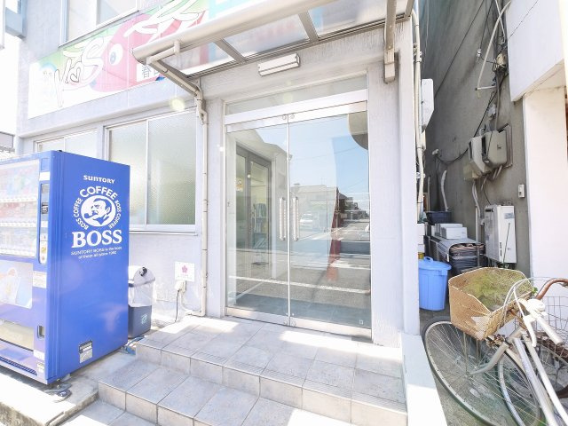 春日ビルⅡのエントランス