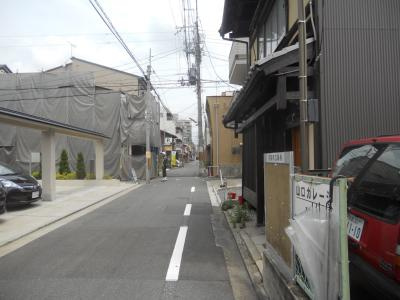 エーシェント室町の周辺|前面道路