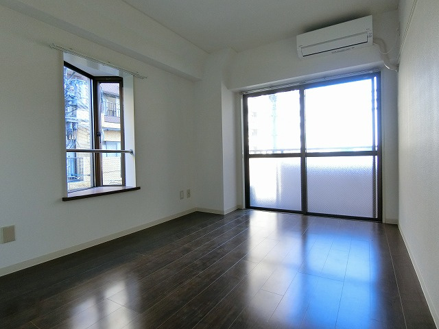 ビコーハイツの居間・リビング