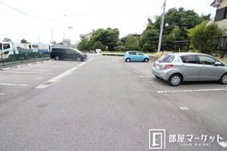 【駐車場】