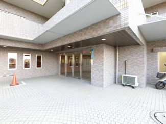 【エントランス】 | JR横浜線「大口」駅徒歩7分と好立地。
通勤時間の短縮でご家族と過ごす時間を増やす事が出来ます。