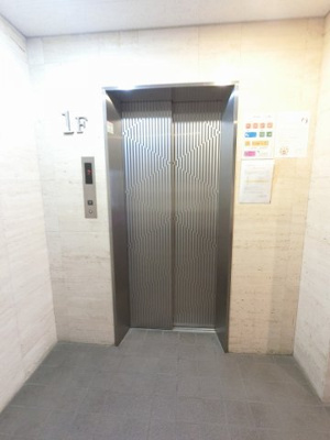 【その他共用部分】 | レックス横浜関内 | お買い物時やベビーカーの出し入れに便利なエレベーター付。