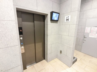 【その他共用部分】 | お買い物時やベビーカーの出し入れに便利なエレベーター付。