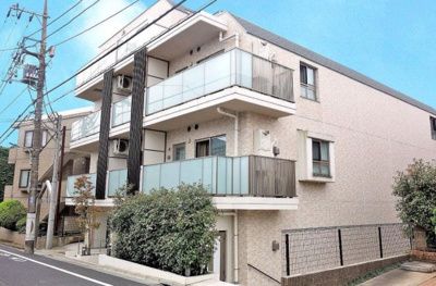 【外観】 | サクラティアラ東雪谷 | ホテルライクな内廊下設計、安心のトリプルセキュリティ。
角部屋につき風通し良好です。