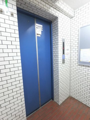 【その他共用部分】 | ダイアパレス高島町 | お買い物時やベビーカーの出し入れに便利なエレベーター付